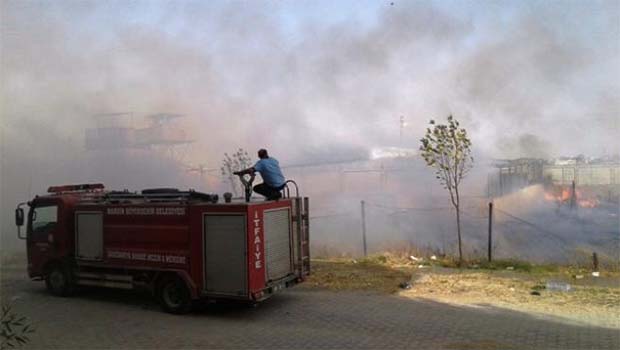 Mardin - Qamışlo sınırındaki mayınlı bölgede yangın