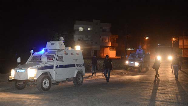 Mardin'de polis lojmanlarına roketli saldırı