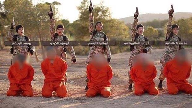 IŞİD'in çocuk üyelerinden Kürtlere infaz!