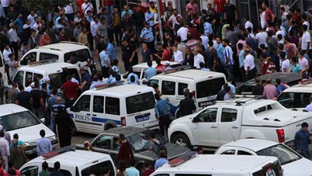 Erzurum'da sokak savaşı: 100 kişi birbirine girdi