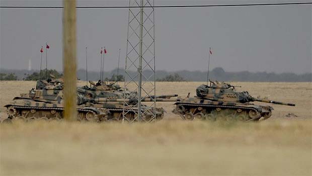 TSK tankları Çobanbey'e girdi