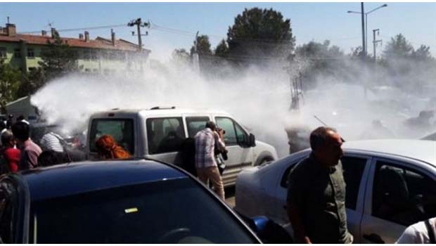 Diyarbakır'da öğretmenlerin protestosuna polis müdahalesi