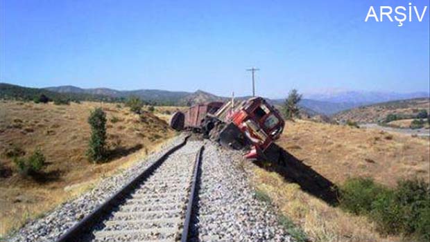 Muş’ta yük trenine bombalı saldırı