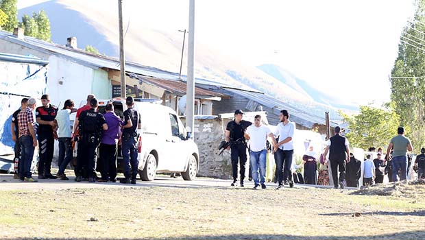 Erzurum'da aşiret kavgası: 100 kişi birbirine girdi