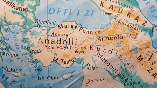 Kosova'da okullarda dağıtılan haritalarda Kürdistan ibaresi