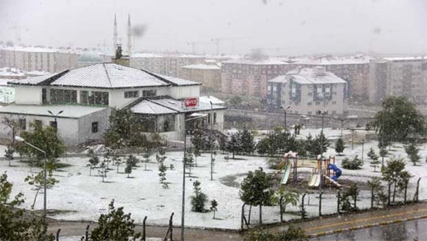 Kürt iline mevsimin ilk karı yağdı