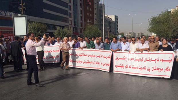 Güney Kürdistan'da eğitimcilerden maaş protestosu