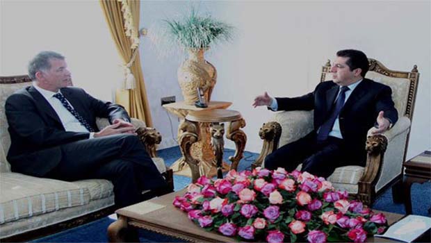 Mesrur Barzani İngiltere'nin Türkiye Büyükelçisi Richard Moore ile görüştü