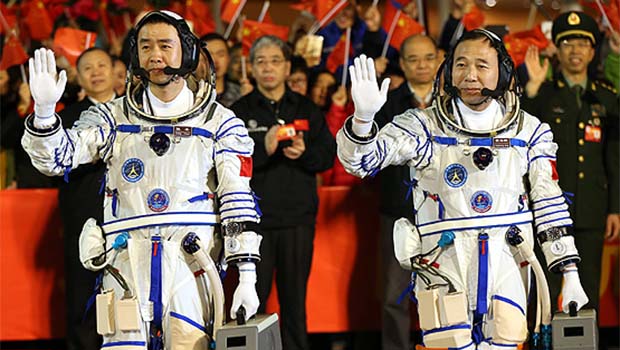Çin'in 'en uzun' uzay görevi başladı