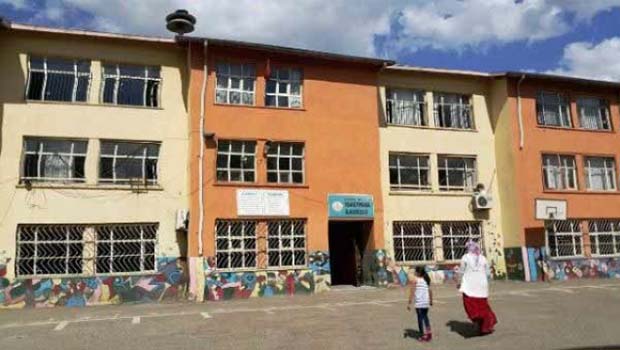 Diyarbakır Dicle'de 1040 öğrenci 4 gündür okula gidemiyor