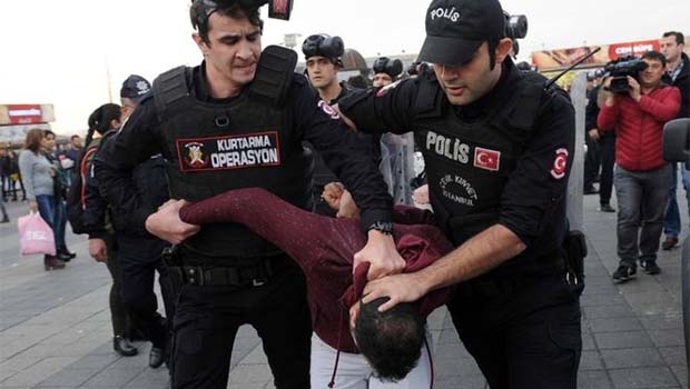 Newsweek: Siz Trump'ı izlerken Türkiye muhalifleri tutukluyor