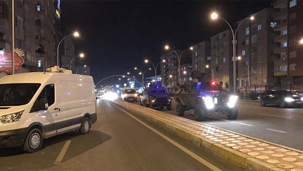 Diyarbakır’da EYP’li saldırı: Yaralılar var