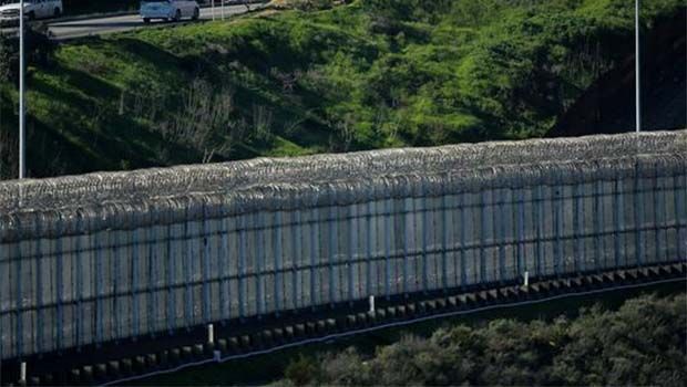 Trump sınıra duvar inşasını onayladı 