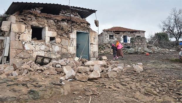 Çanakkale'de art arda depremler: 5 köyde bazı evler yıkıldı, yaralılar var