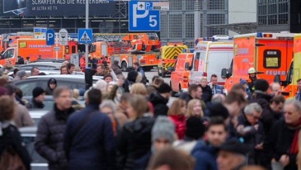 Hamburg'da bilinmeyen madde alarmı! Yüzlerce kişi tahliye edildi