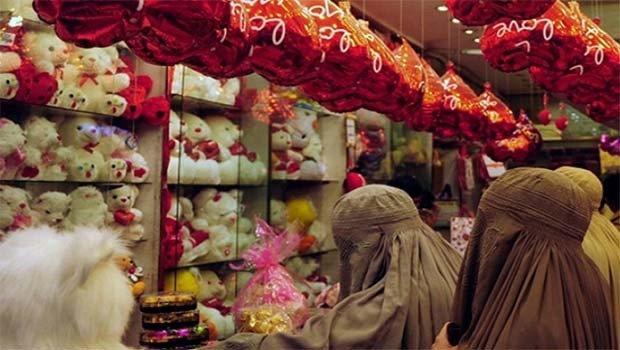 Pakistan'da Sevgililer Günü yasaklandı