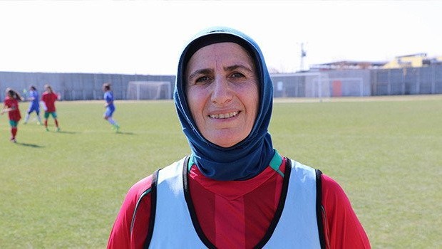 Diyarbakırlı kadının 35 yıllık futbol hayali gerçek oldu