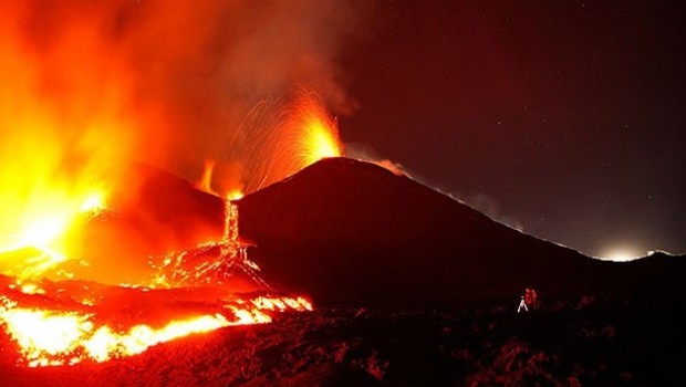 Etna Yanardağı patladı: 10 yaralı