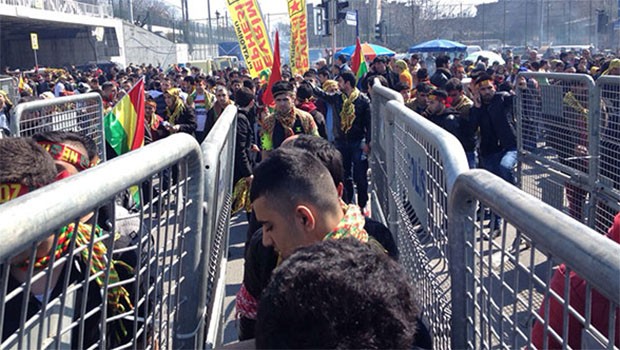 Newroz'a bıçakla girmek isteyen bir kişi vuruldu