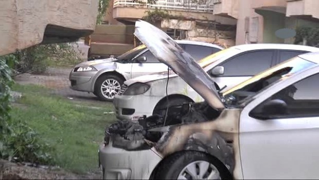 Urfa'da 5 araç kundaklandı