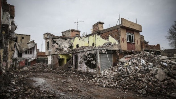 Sur'da iki mahallede yıkım başlıyor, mahalleli tepkili