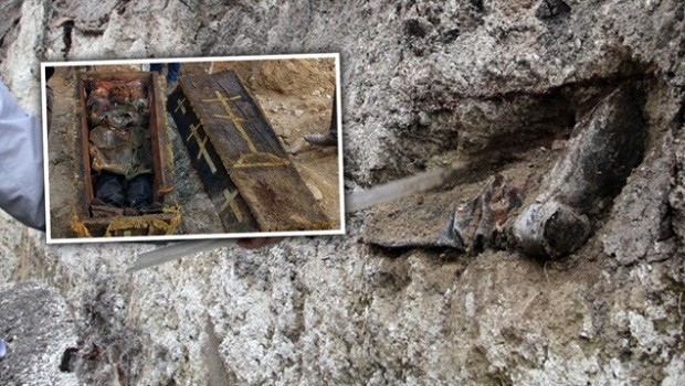 Ardahan'da asker elbiseleriyle gömülü iskeletler bulundu