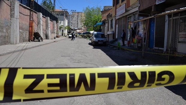 Diyarbakır'da iki aile arasında kavga: Ölü ve yaralılar var!