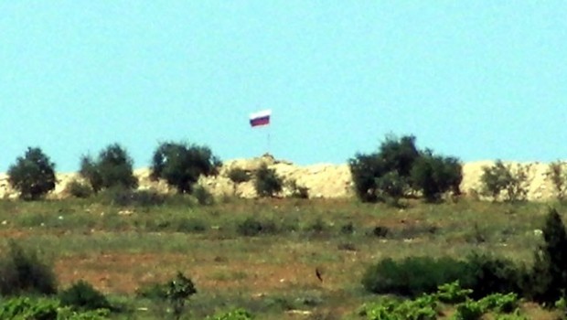 Afrin'e Rus Bayrağı asıldı 