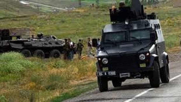 Sivas'ta Askeri araç devrildi