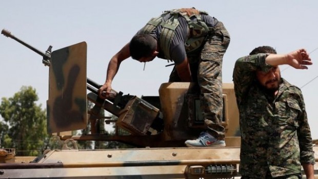 Reuters'a konuşan YPG komutanı: Türkiye'nin hazırlıkları 'savaş ilanı'