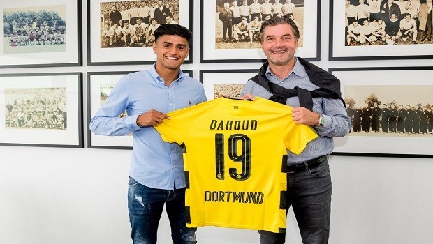 Rojavalı futbolcu Dortmund'la imzaladı