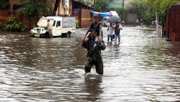Hindistan'da muson yağmurları 80 can aldı
