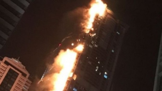 Dubai'deki 87 katlı Torch kulesinde yangın