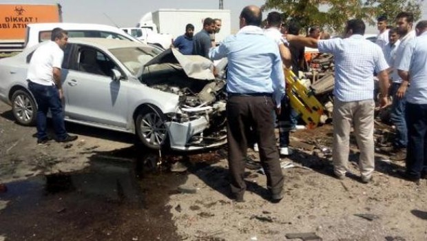 Diyarbakır'da feci kaza: 3 ölü 1 yaralı