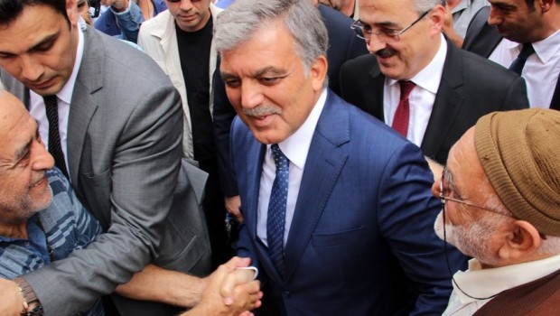 Abdullah Gül: Kürt nüfusumuzu üzmeden Irak'ın toprak bütünlüğünü destekleyelim