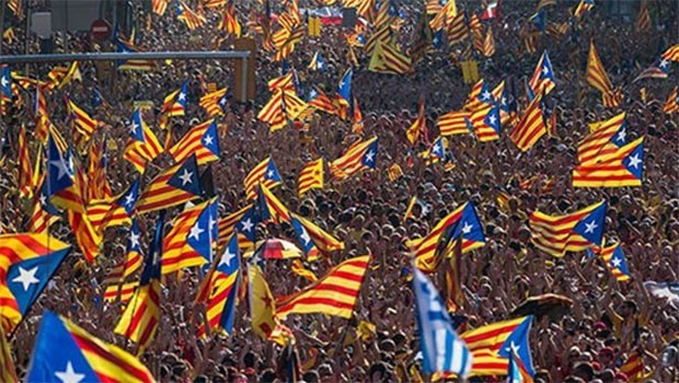 İspanya'dan Katalonya'ya perşembeye kadar süre