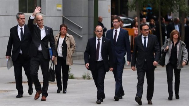 Katalan bakanlar tutuklandı