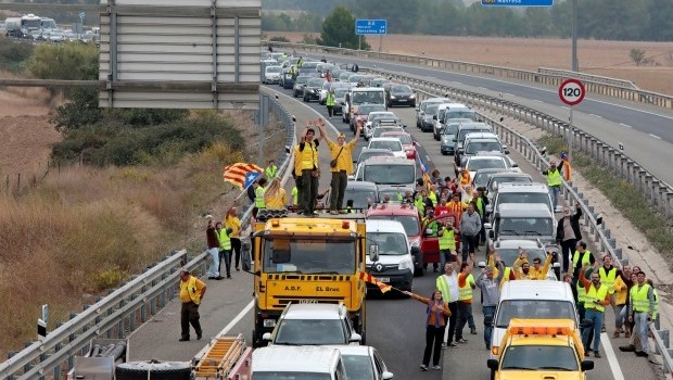 Katalonya, İspanya'yı protesto için genel grevde