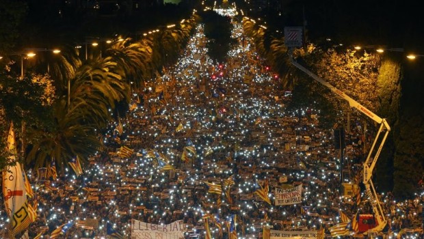 Katalonya’da yüz binler sokakta