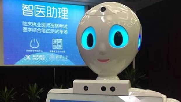 Çin'de bir robot yazılı tıp sınavından geçer not aldı
