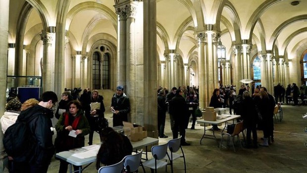 Katalonya, parlamento seçimi için sandık başında