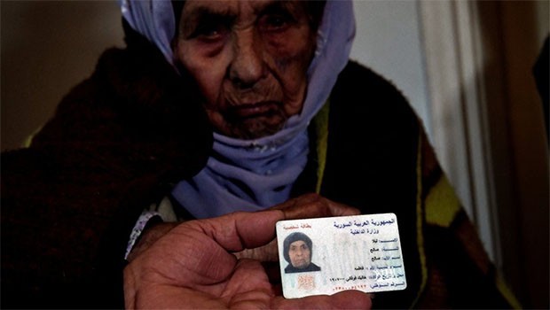 110 yaşındaki Rojavalı kadın göç yollarında