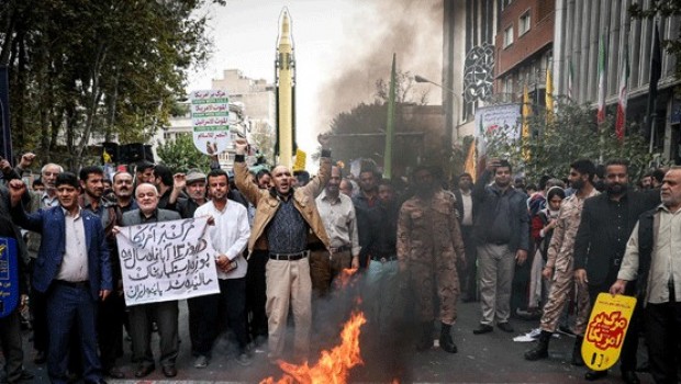 İran karıştı! Onlarca eylemde 'Ruhani'ye ölüm' sloganı...