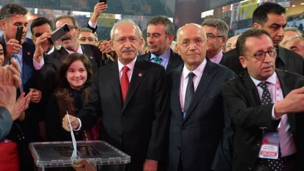 CHP'de Kemal Kılıçdaroğlu yeniden başkan seçildi