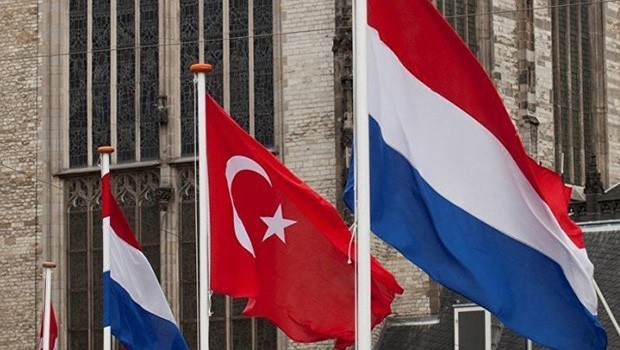 Hollanda Türkiye Büyükelçisi'ni geri çekti