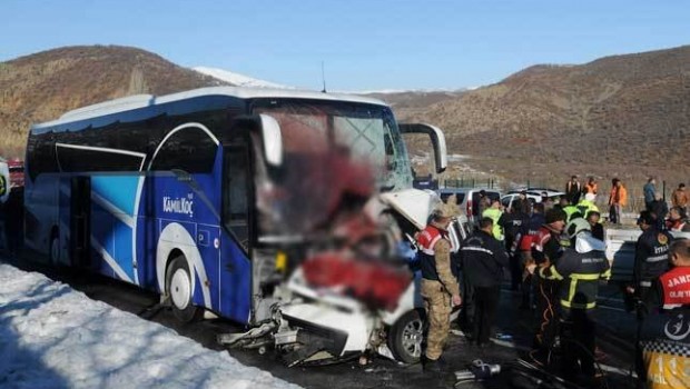 Bingöl'de feci kaza: 4 ölü, 7 yaralı