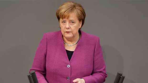 Merkel: Suriye'deki katliamı durdurmalıyız
