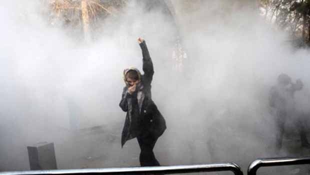 İran'da 8 Mart'ta kadınlara polis müdahalesi
