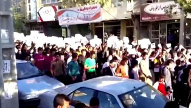 Efrin operasyonu birçok yerde protesto edildi