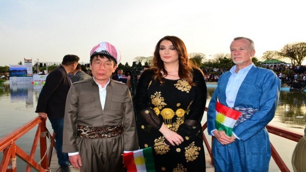 ABD Başkonsolosu, Newroz kutlamasına Kürt kıyafetiyle katıldı